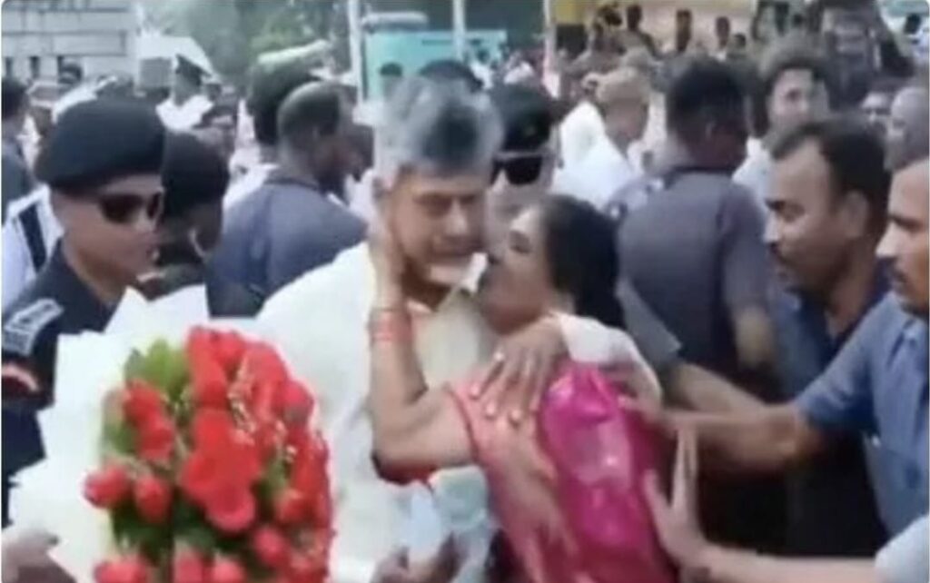 முத்தமிட முயன்ற பெண் - பாபு காரு ஸ்டன் !
woman who tried to kiss - Babu Garu Stun! APC NEWS TAMIL