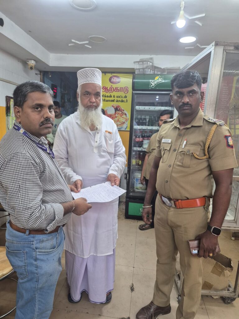 பிரியாணி பார்சலில் பல்லி -  வாடிக்கையாளர் அதிர்ச்சி!