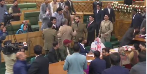 சட்டப்பேரவை முதல் கூட்டத்தில் பாஜக எம்.எல்.ஏ-க்கள் அமளி!