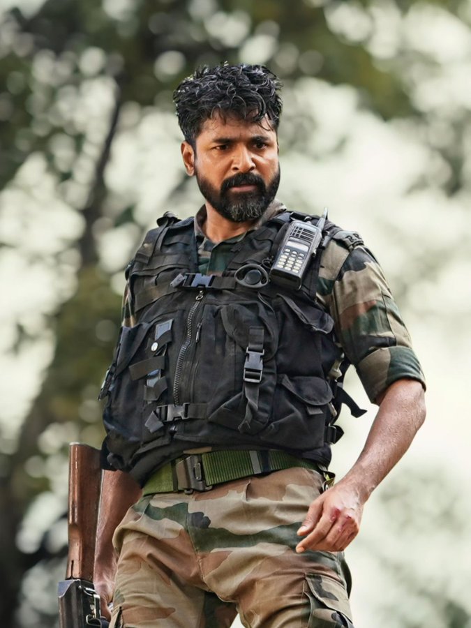 ஹிட் பட இயக்குனர்களை வளைத்து போடும் சிவகார்த்திகேயன்!