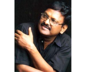 கவிஞர் அறிவுமதி மேடைப்பேச்சு. இந்தக் கோயம்பேடு என்பது வியர்வையாளர்களின் தோப்பு. முதுகில் மூட்டைகளையும் நெஞ்சில் எழுச்சிகளையும் சுமந்த வியர்வையாளர்களின் கூட்டம். தன் கருப்பு மீசையை அழகாக முறுக்குகிற ஒரே தமிழன் எழுச்சி தமிழன் திருமாவளவன். அதேபோன்று வெள்ளை மீசையை அழகாக முறுக்கிய தமிழன் த.வெள்ளையன் என்று சுருக்கமாக உரையை முடித்தார்.