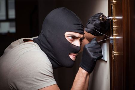 காஞ்சிபுரம்: 25 சவரன் நகை மற்றும் 50  ஆயிரம் ரூபாய் திருட்டு!