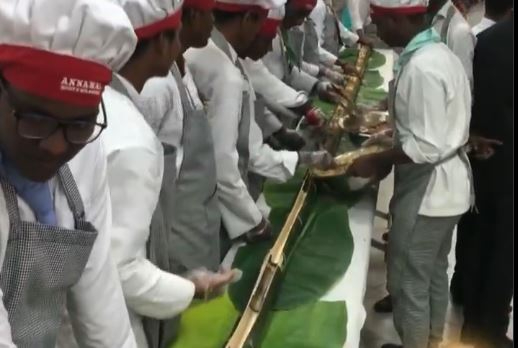 கலாம் புக் ஆஃப் ரெக்கார்ட்ஸ் -20 அடி மூங்கிலில் மட்டன் பிரியாணி தையார்! 