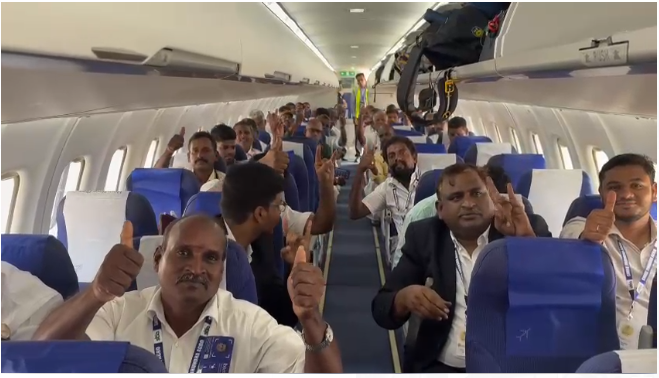 முதன்முறையாக விமானத்தில் பறந்த 100 விவசாயிகள்.. உரக்கடை உரிமையாளரின் நெகிழ்ச்சி செயல்..!!  