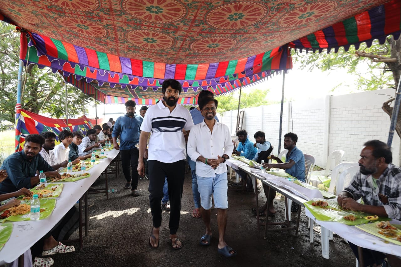 'அமரன்' பட வெற்றியை 'SK 23' படக்குழுவுடன் கொண்டாடிய சிவகார்த்திகேயன்!