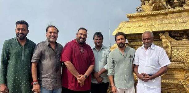 சிறுத்தை சிவாவுடன் கோவிலுக்கு சென்ற சூர்யா.... ஓடி வந்து செல்ஃபி எடுத்த ரசிகர்கள்!