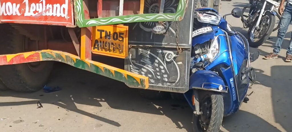 ஒரே சாலையில் வெவ்வேறு இடங்களில் நடந்த விபத்தில் தந்தை மகன் உட்பட ஒரே நாளில் நான்கு பேர் உயிரிழப்பு.