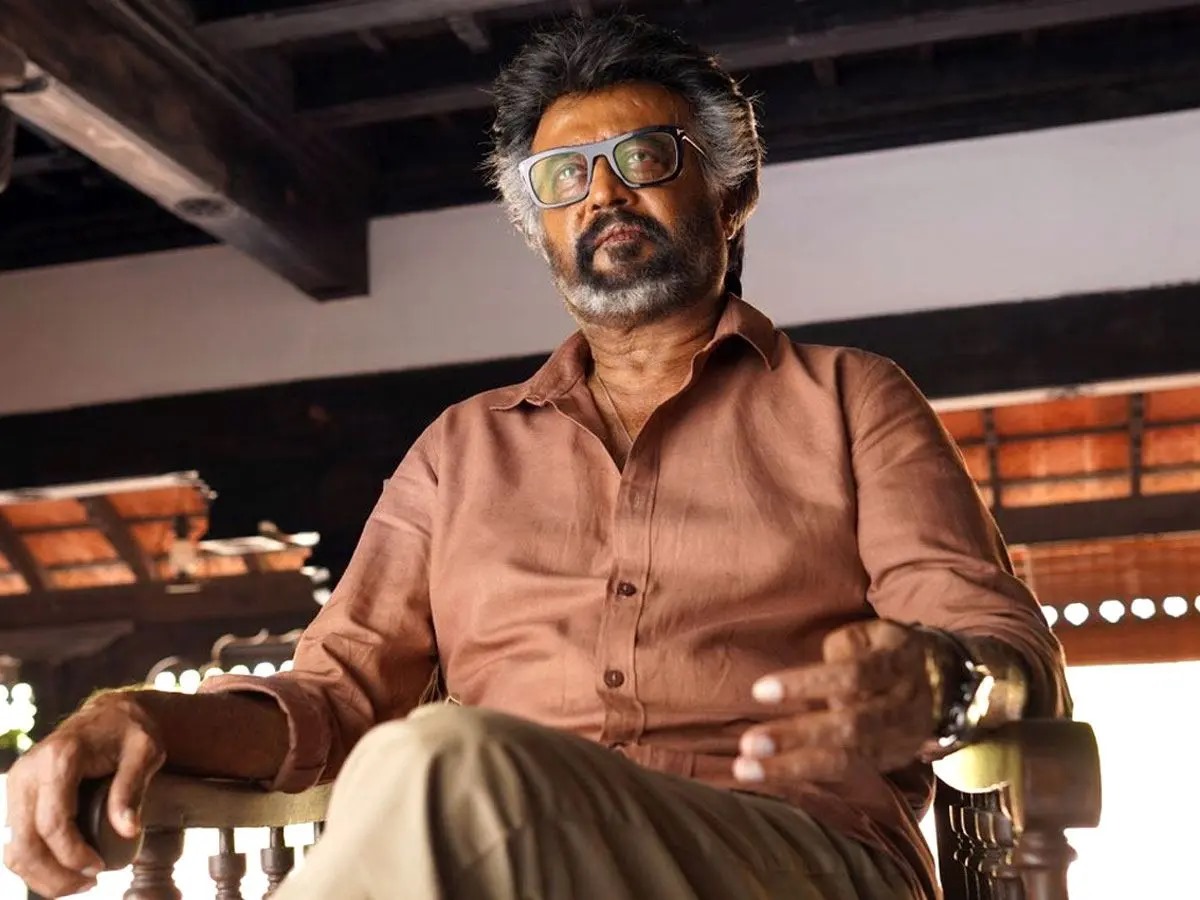 கோவாவிற்கு பறந்த ரஜினி.... விமானத்தில் ரசிகர்கள் செய்த செயல்!