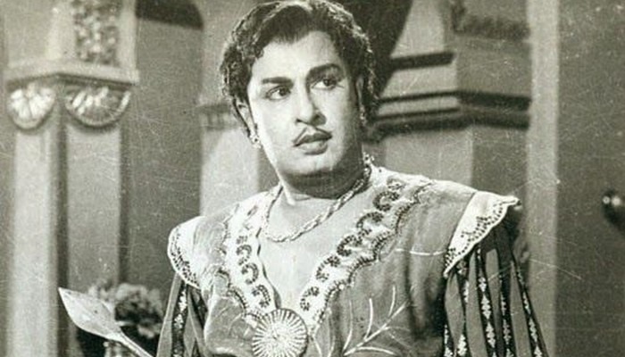 அள்ளிக் கொடுக்கும் வள்ளல் எம்.ஜி.ஆரின் நினைவு நாள் இன்று!