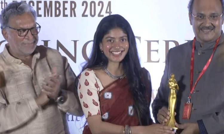 22 ஆவது சென்னை சர்வதேச திரைப்பட விழா.... ரசிகர்களுக்கு நன்றி தெரிவித்த சாய் பல்லவி... ஆவேசப்பட்ட பாக்கியராஜ்!