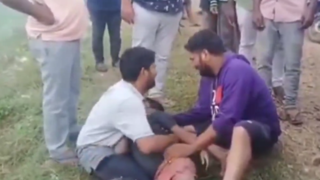 ஆந்திராவில் கால்வாயில் கார் கவிழ்ந்து தாய் இரண்டு மகன்கள் பலி…!