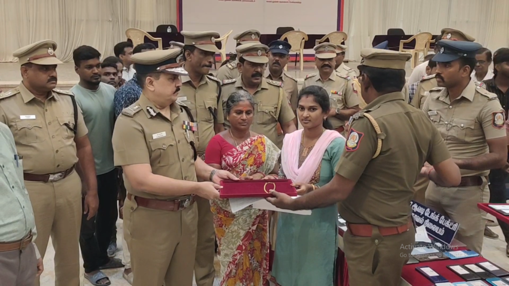 ஆவடி காவல் ஆணையரகம் எல்லையில் திருடுப்போன 1.8 கிலோ தங்கம் மீட்பு - உரிமையாளரிடம் ஆணையர் சங்கர் ஒப்படைப்பு…!