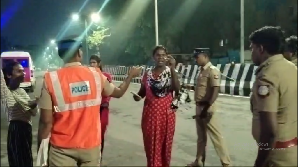 வால்டாக்ஸ் ரோட்டில் திருநங்கைகள் கஞ்சா மற்றும் மது போதையில் காவலரிடம் வாக்குவாதம்…!