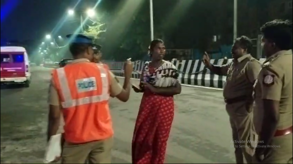 வால்டாக்ஸ் ரோட்டில் திருநங்கைகள் கஞ்சா மற்றும் மது போதையில் காவலரிடம் வாக்குவாதம்…!