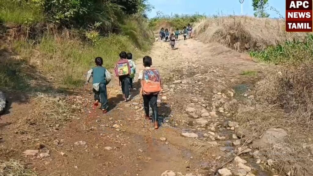 மாணவர்களை தோளில் சுமக்கும் அவளம்…! விடிவுகாலம் பிறக்குமா?