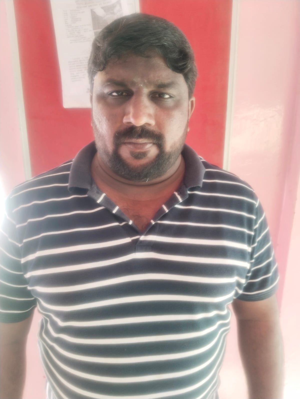 போலீசாரல் தேடப்பட்ட குற்றவாளி - கொலை - போலீஸ் விசாரணை