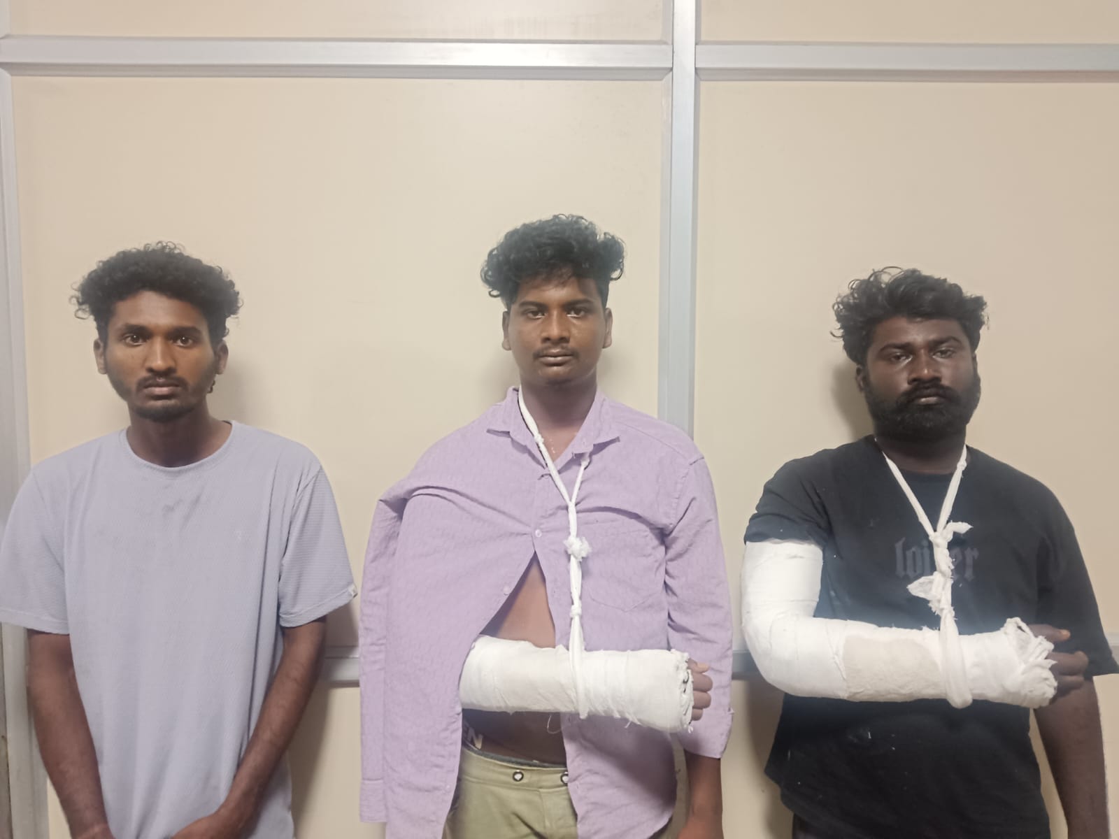 லட்சக்கணக்கில் பணமிருக்கும் என்று வழிப்பறியில் ஈடுப்பட்ட மாணவர்களுக்கு ஏமாற்றம். 3 பேர் கைது