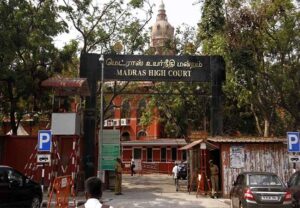சட்ட உதவி செய்வதாக ஏமாற்றிய வழக்கறிஞர் மீது நடவடிக்கை - சென்னை உயர்நீதிமன்றம் உத்தரவு