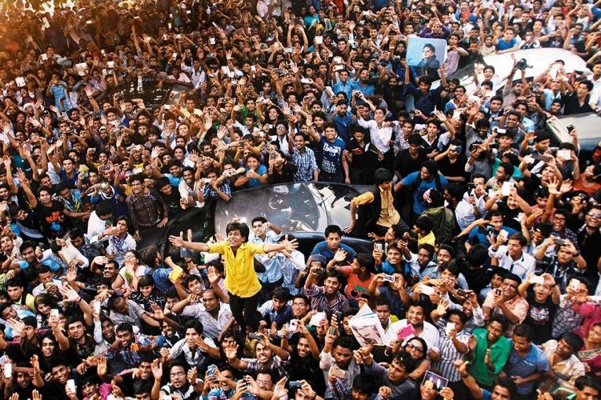 நடிகரின் பிம்பமாக மாறும் ரசிகன் .... நல்லதா? கெட்டதா?