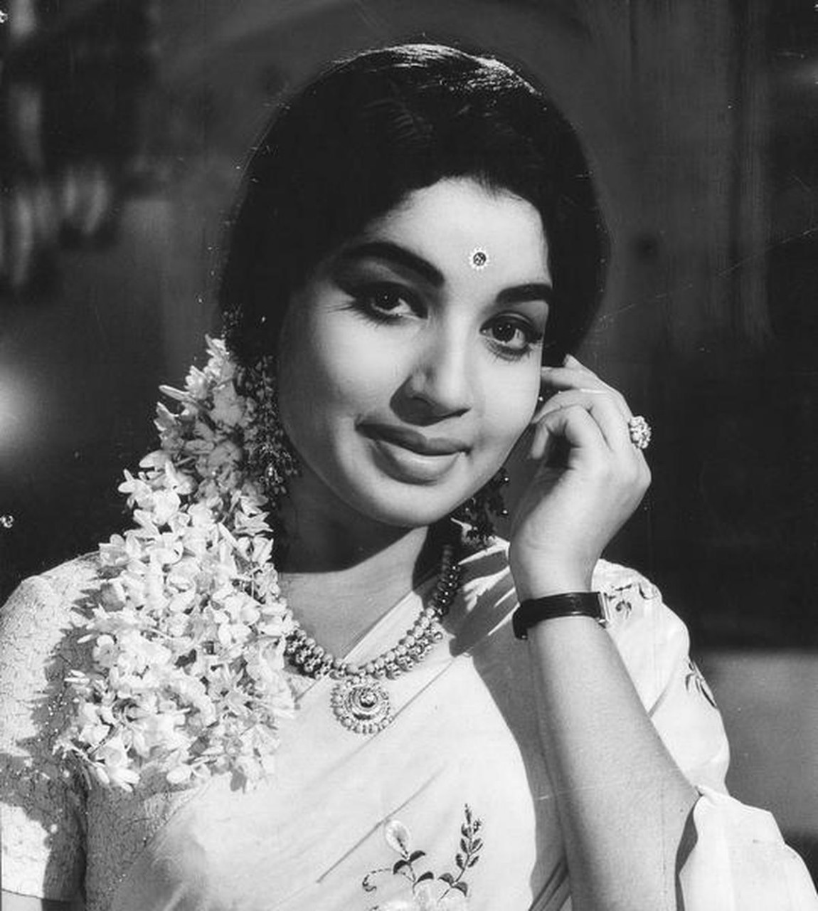 புரட்சித்தலைவி ஜெயலலிதாவின் திரையுலக பயணம்!