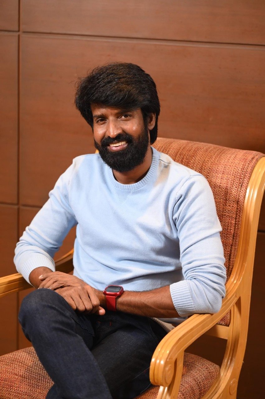 மீண்டும் வித்தியாசமான கதையில் சூரி..... கவனம் ஈர்க்கும் டைட்டில் லுக் போஸ்டர்! 