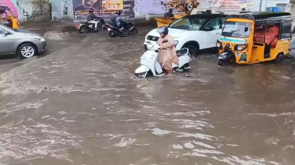 மதுரையில் 3வது நாளாக நீடிக்கும் மழை - பொதுமக்கள் அவதி