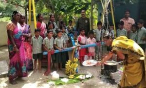 பள்ளி மாணவ, மாணவிகளுடன் சமத்துவ பொங்கல் விழாவை கொண்டாடிய மாவட்ட ஆட்சியர்