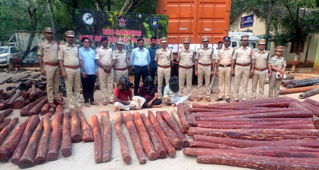 சேலத்தில் இருந்து அசாமிற்கு ₹ 4.5 கோடி மதிப்புள்ள செம்மரக்கட்டை கடத்தல் -  3 கடத்தல்காரர்கள் கைது