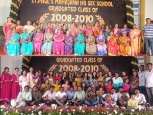 மீண்டும் பள்ளிக்கு போகலாம்! 15 ஆண்டுகள் கழித்து ஒன்றிணைந்த மாணவ மாணவியர்கள் ஆசிரியர்களுக்கு நினைவு பரிசு!