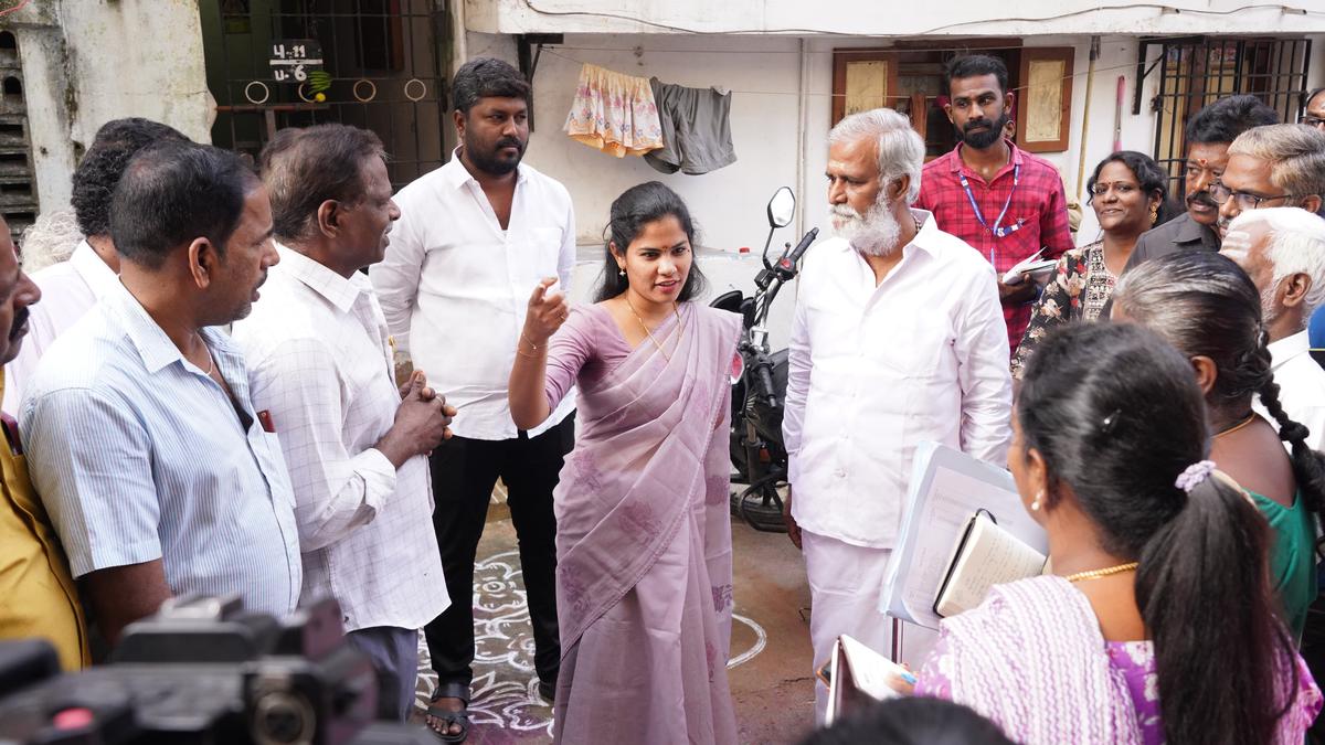 "சென்னையில் உள்ள 3000 சாலைகளில் பேட்ச் ஒர்க் செய்யும் பணி தொடங்கி நடைபெற்று வருகிறது - மேயர் பிரியா...."