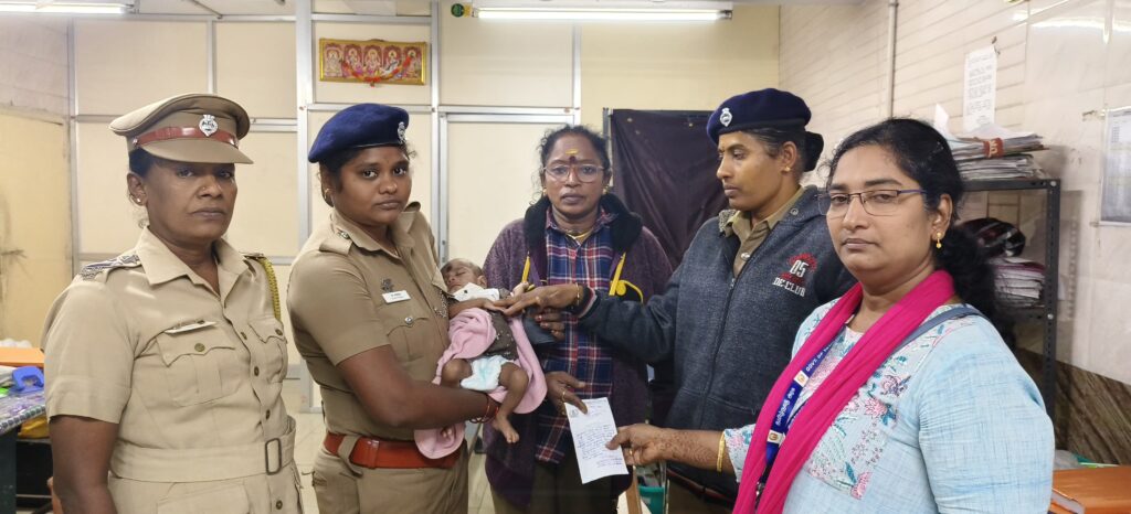 சென்னை பெரம்பூரில் முட்புதரில் கிடந்த 3 மாத பெண் குழந்தை மீட்பு! 