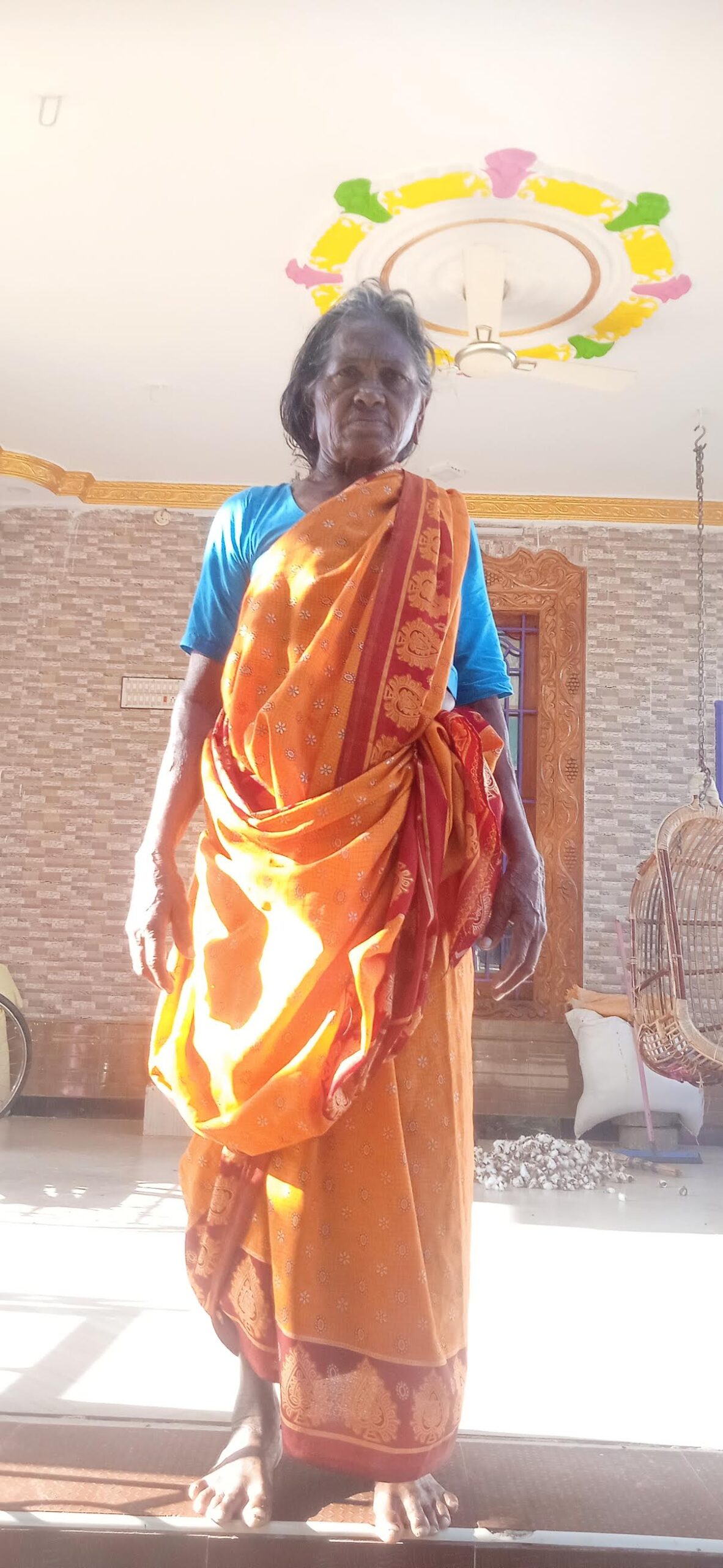திருப்பதி கோயிலுக்கு சுற்றுலா வந்து காணாமல் போன தனது தாயை தேடும் ராணுவ வீரர்
