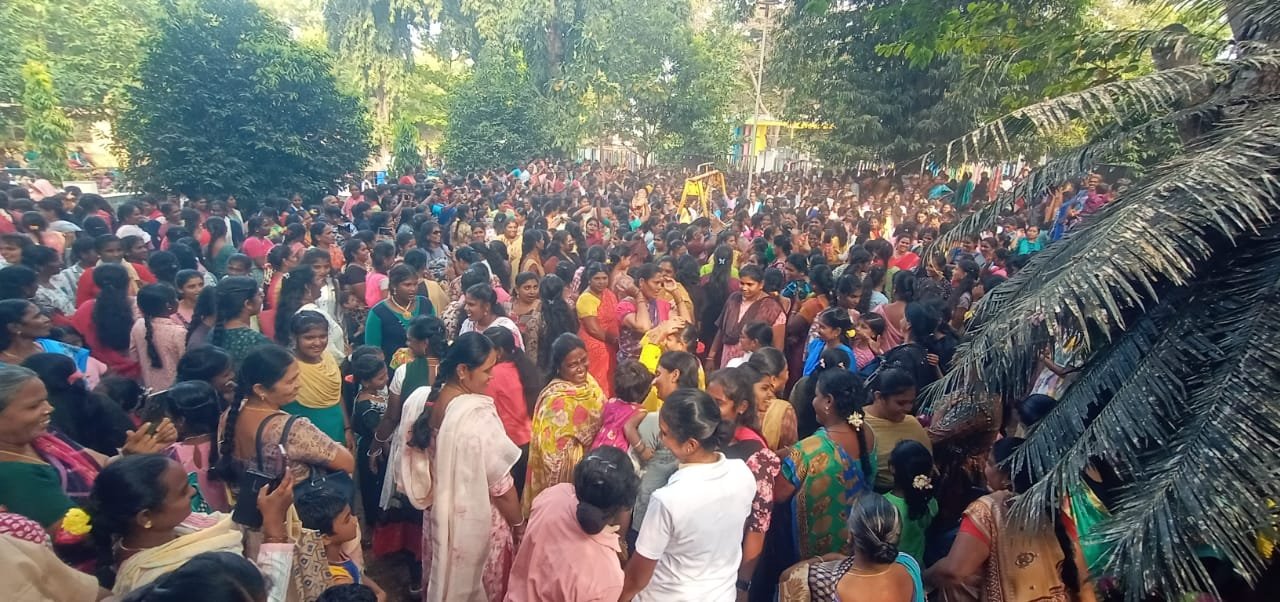 பெண்கள் மட்டுமே பங்கேற்ற காணும் பொங்கல் விழா... ஆடல்-பாடல் என பெண்கள் உற்சாக கொண்டாட்டம்..