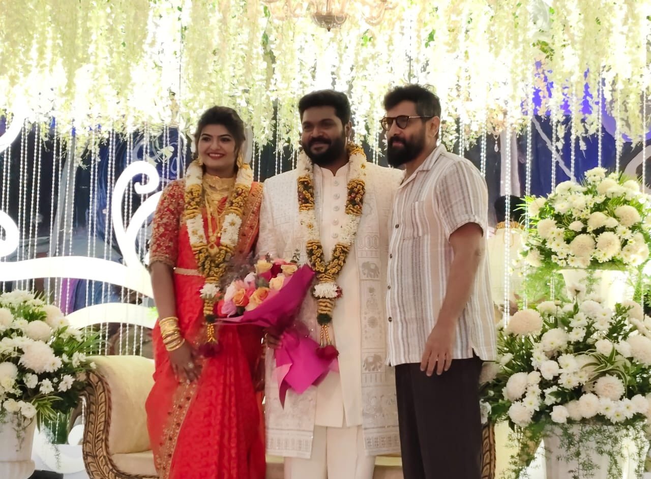 காதலியை கரம்பிடித்த 'டிமான்ட்டி காலனி' பட இயக்குனர்.... திரண்டு வந்து வாழ்த்திய பிரபலங்கள்!