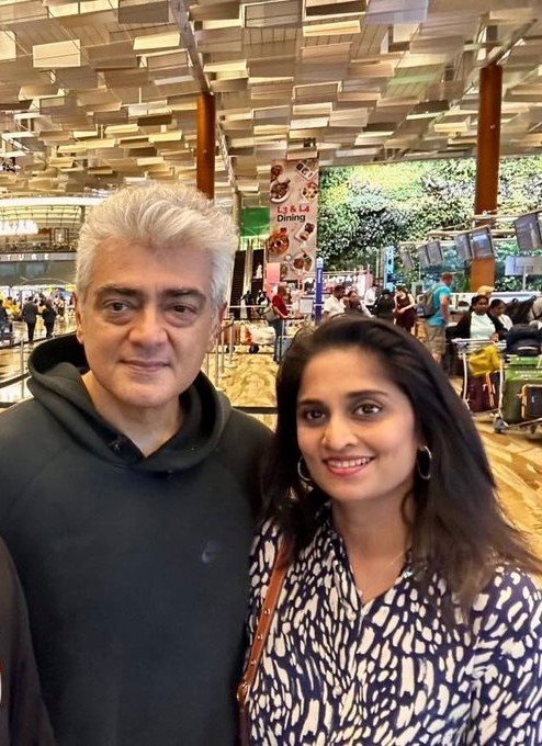 மனைவி, குழந்தைகளுக்கு அன்பு முத்தம்.... கார் ரேஸிங்கிற்காக துபாய் புறப்பட்ட அஜித்!