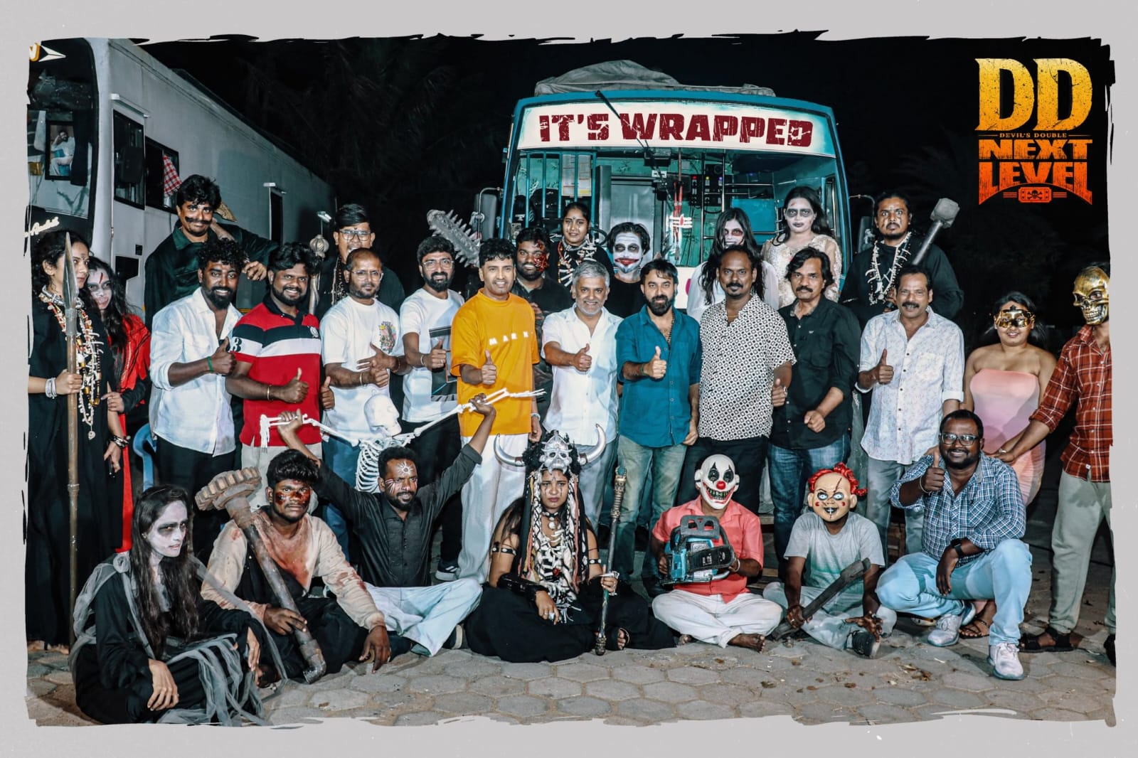 சந்தானத்தின் 'டிடி நெக்ஸ்ட் லெவல்' படப்பிடிப்பு நிறைவு.... கேக் வெட்டி கொண்டாடிய படக்குழு!