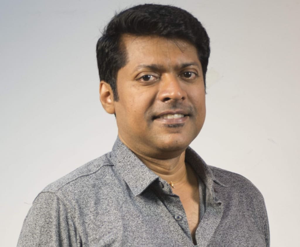 இது என் உண்மையான பெயர் இல்லை..... மனம் திறந்த மகிழ் திருமேனி!