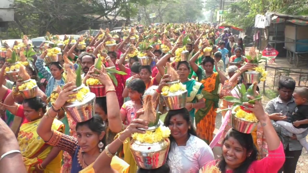 அயப்பாக்கத்தில் சுப்ரமணியசாமி திருக்கோவிலில் தைப்பூச திருவிழா…2000 பெண்கள் காவடி எடுத்து நேர்த்திக்கடன்!