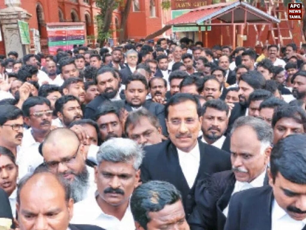 32% நீதிபதி பணியிடங்களை நிரப்ப வேண்டும் - வழக்கறிஞர்கள் ஆர்ப்பாட்டம்