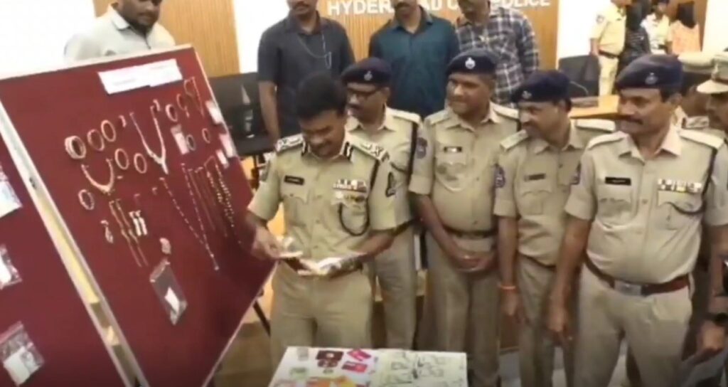 பீகார் கொள்ளையர்கள்… பிரபல தொழிலதிபர் வீட்டில் கொள்ளை!