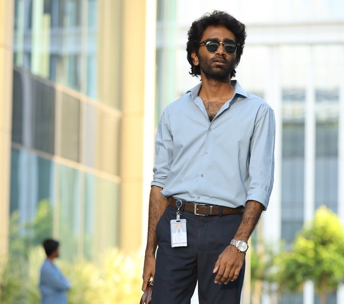 அடுத்த ஹிட்டுக்கு தயாராகும் பிரதீப் .... மிரட்டலான ஃபர்ஸ்ட் லுக் போஸ்டர் வெளியீடு!