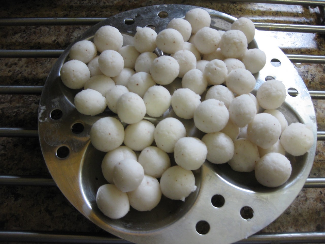 அரிசி மாவு இருந்தா இந்த மாதிரி செஞ்சு பாருங்க.... சூப்பரான பிரேக்ஃபாஸ்ட்!