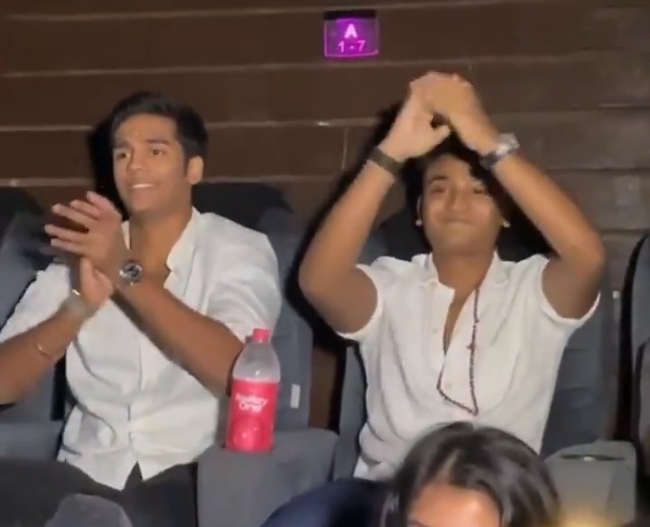 'நிலவுக்கு என் மேல் என்னடி கோபம்' படத்தின் முதல் காட்சியை பார்த்து ரசித்த தனுஷின் மகன்கள்!