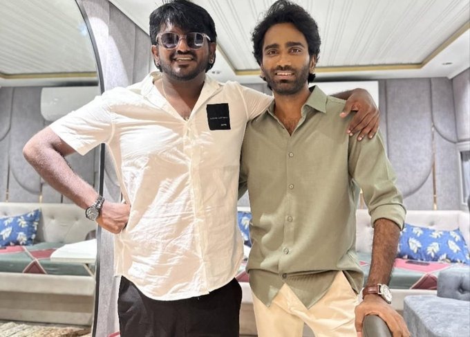 'டிராகன்' படத்திற்கு கிடைக்கும் வரவேற்பு.... கட்டியணைத்து மகிழ்ச்சியை வெளிப்படுத்திய படக்குழு!