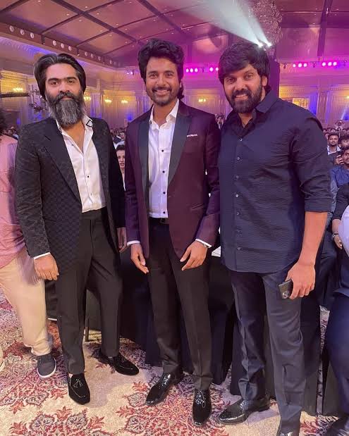 '2018' பட இயக்குனரை வளைத்து போட்ட சிவகார்த்திகேயன்.... வில்லனாகும் ஆர்யா?