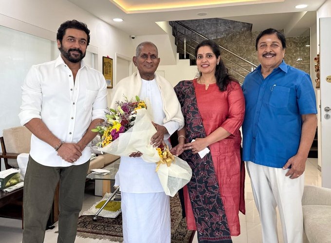 தங்கச் சங்கிலி அணிவித்து இளையராஜாவை வாழ்த்திய சிவக்குமார்!