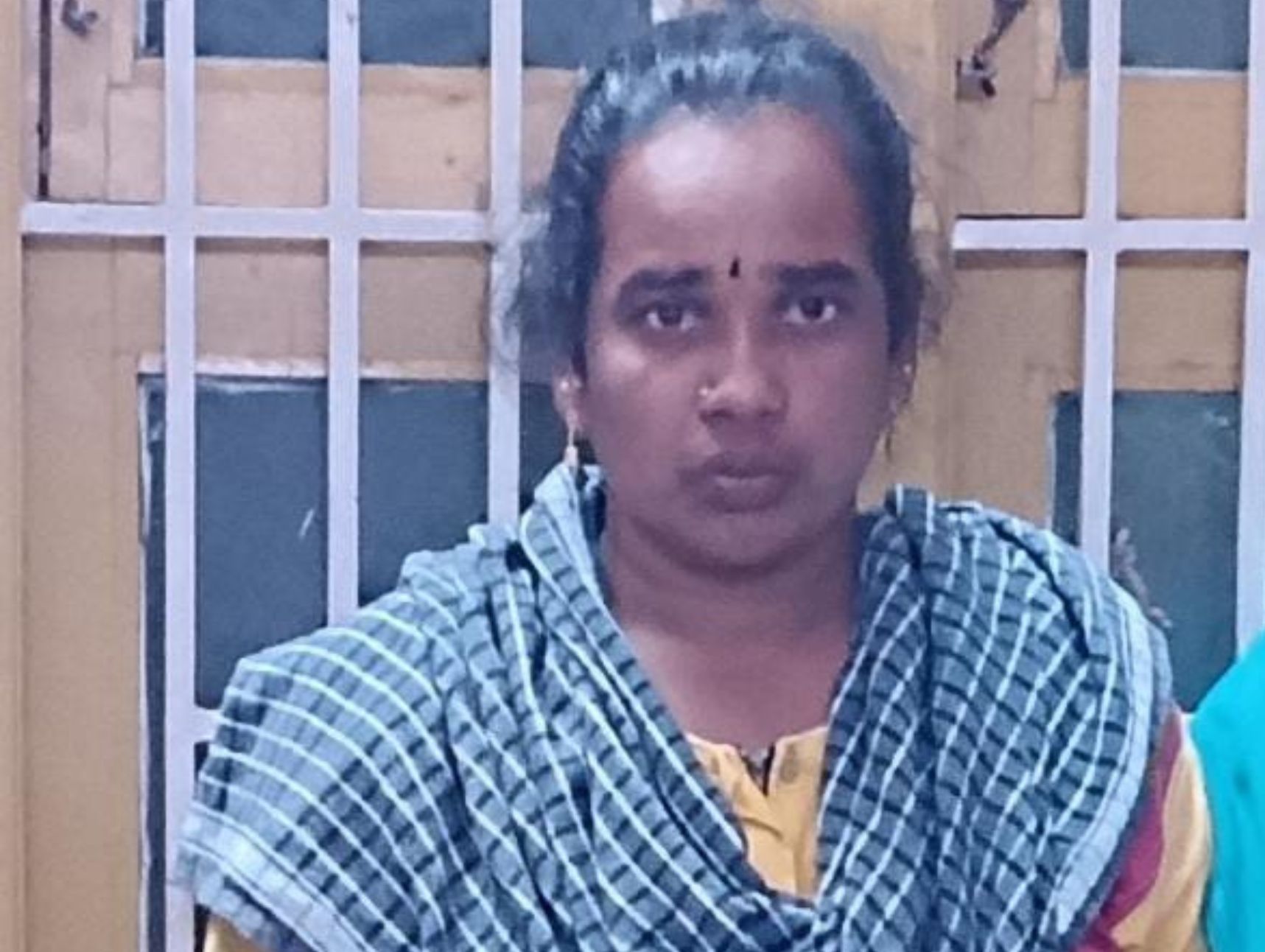 இறந்த மூதாட்டியின் உடலில் இருந்து தங்கசெயின் திருட்டு – மருத்துவ மனையில் பரபரப்பு