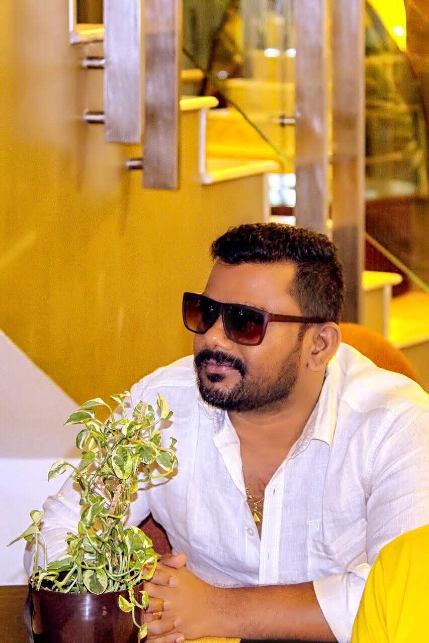 பணத்தகராறில் சரித்திர பதிவேடு குற்றவாளி வெட்டி கொலை - தப்பி ஓடியவர்களுக்கு வலைவீச்சு