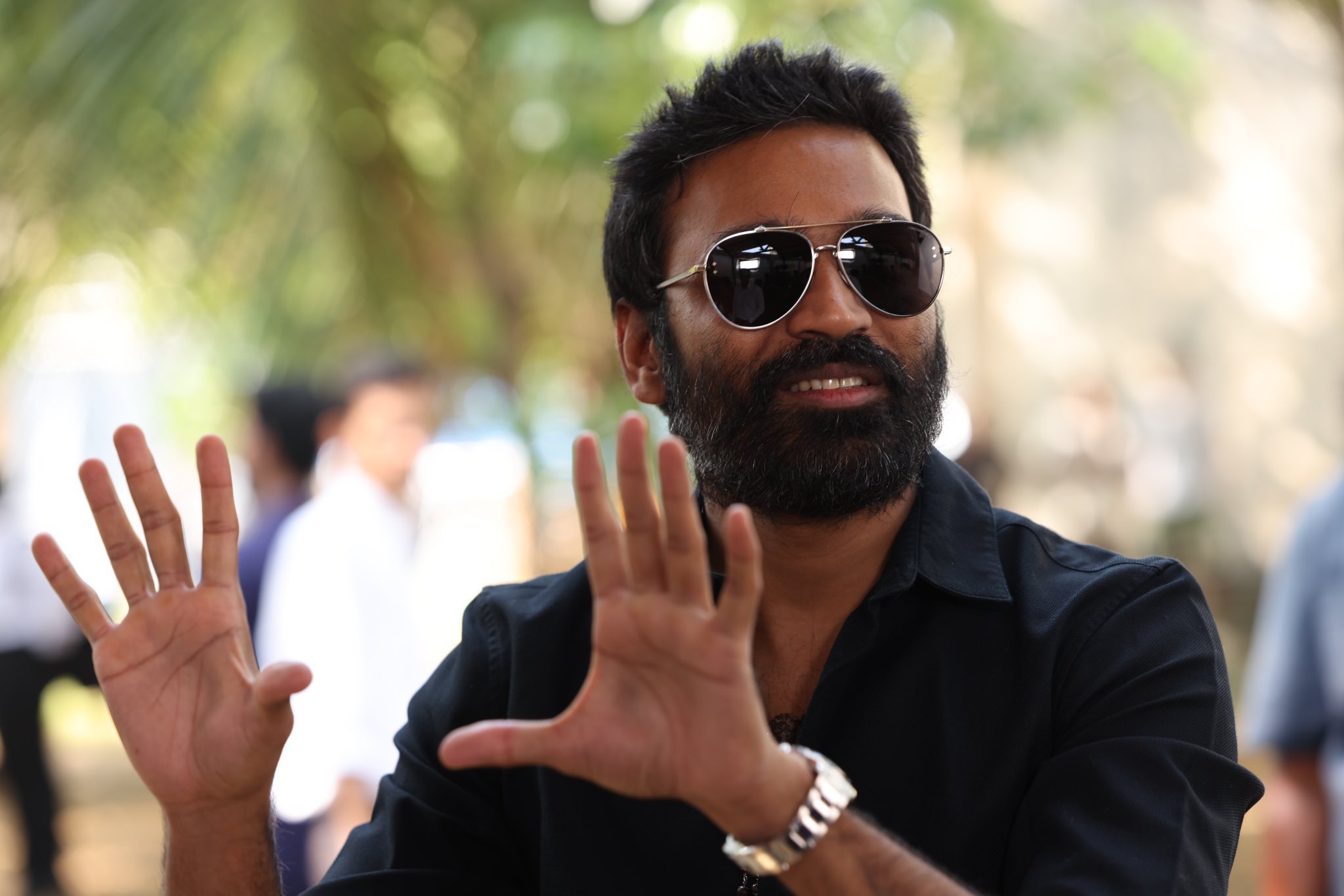 அஜித்தை இயக்கும் தனுஷ்.... தீயாய் பரவும் தகவல்!