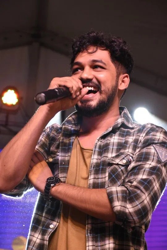 ஏழை மாணவர்களுக்கு உதவித்தொகை வழங்கும் திட்டத்தை அறிவித்த ஹிப் ஹாப் ஆதி!